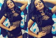 Vestido todo vazado para cantar em Brasília